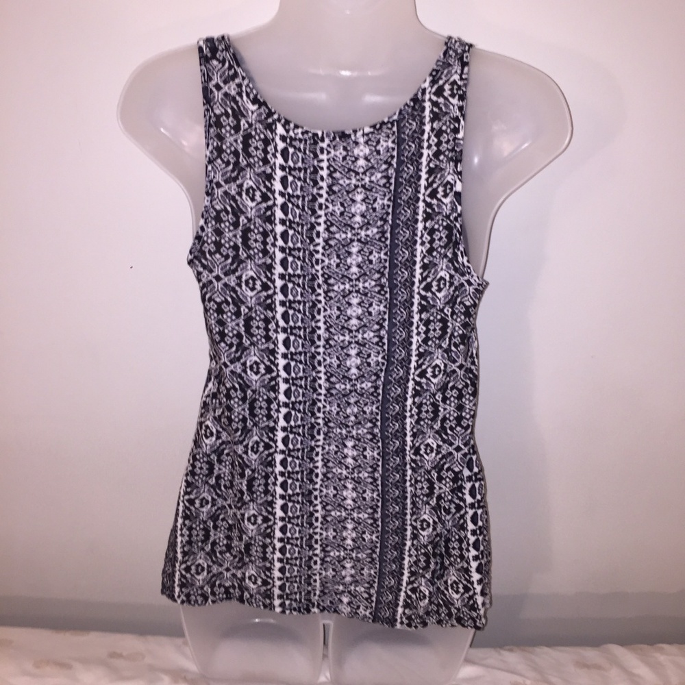 Patterned Tank Top - Picture 3 of 5